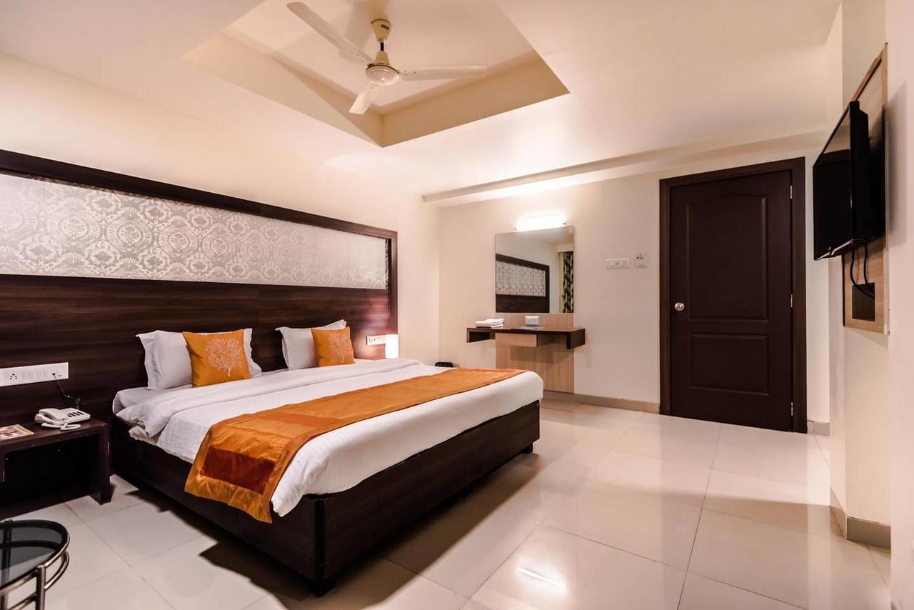 Hotel Veer Residency Панвел Екстериор снимка