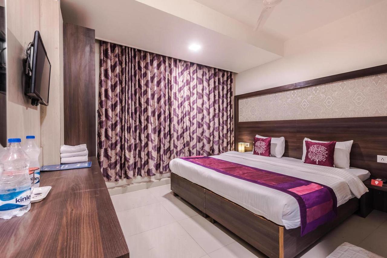 Hotel Veer Residency Панвел Екстериор снимка