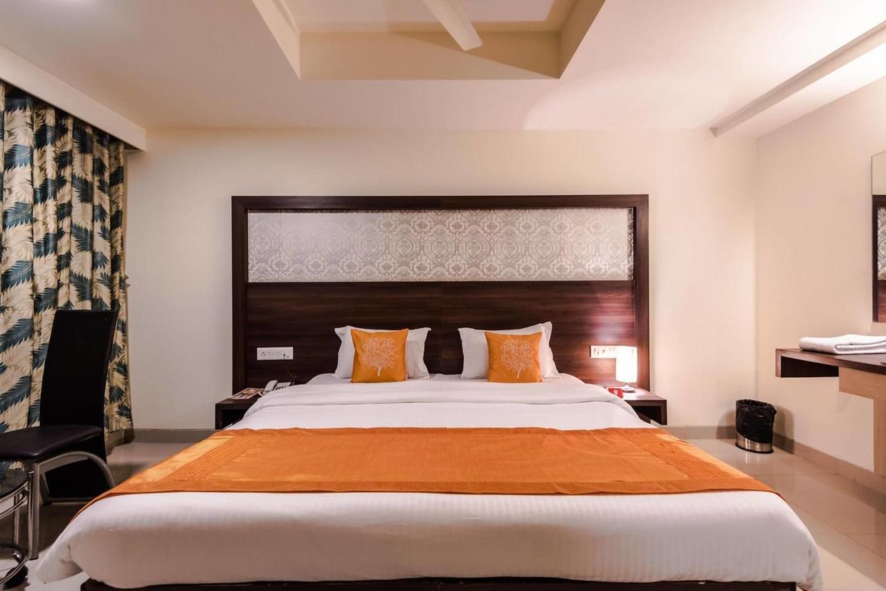 Hotel Veer Residency Панвел Екстериор снимка