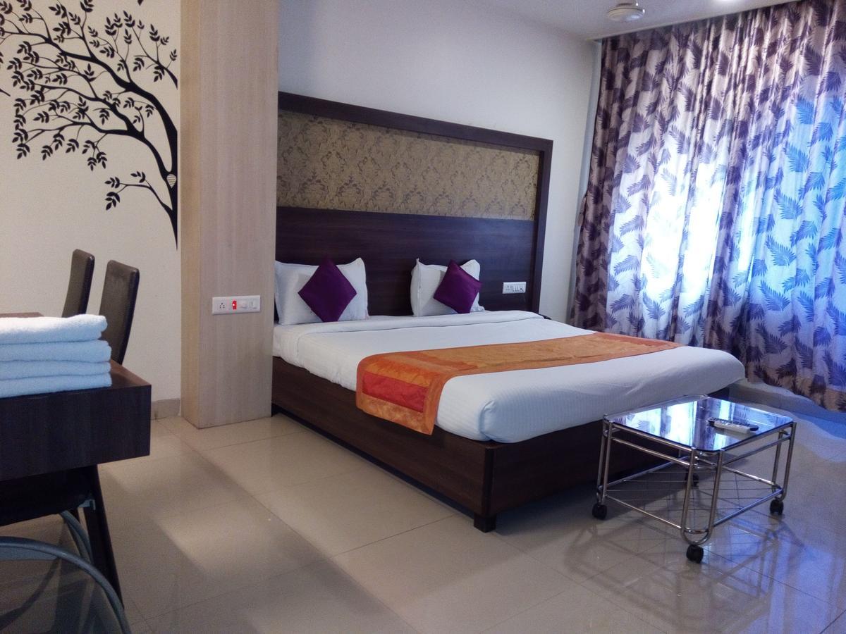 Hotel Veer Residency Панвел Екстериор снимка