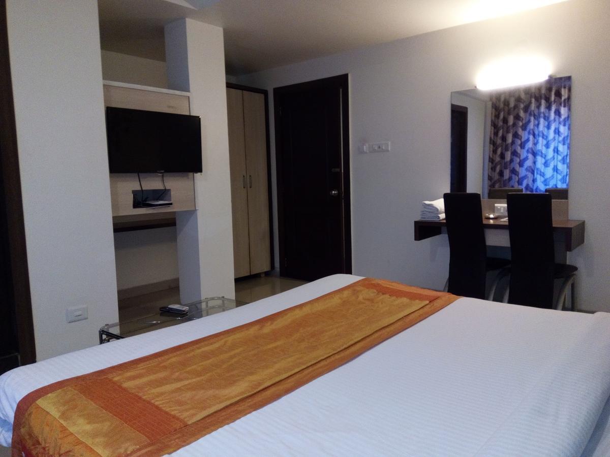 Hotel Veer Residency Панвел Екстериор снимка