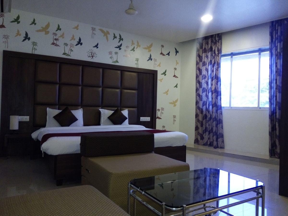Hotel Veer Residency Панвел Екстериор снимка