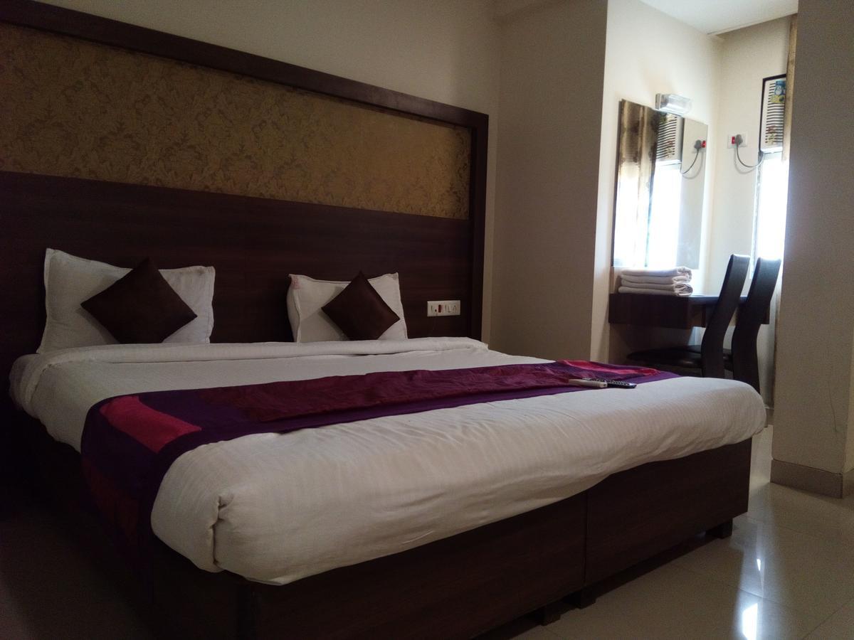 Hotel Veer Residency Панвел Екстериор снимка
