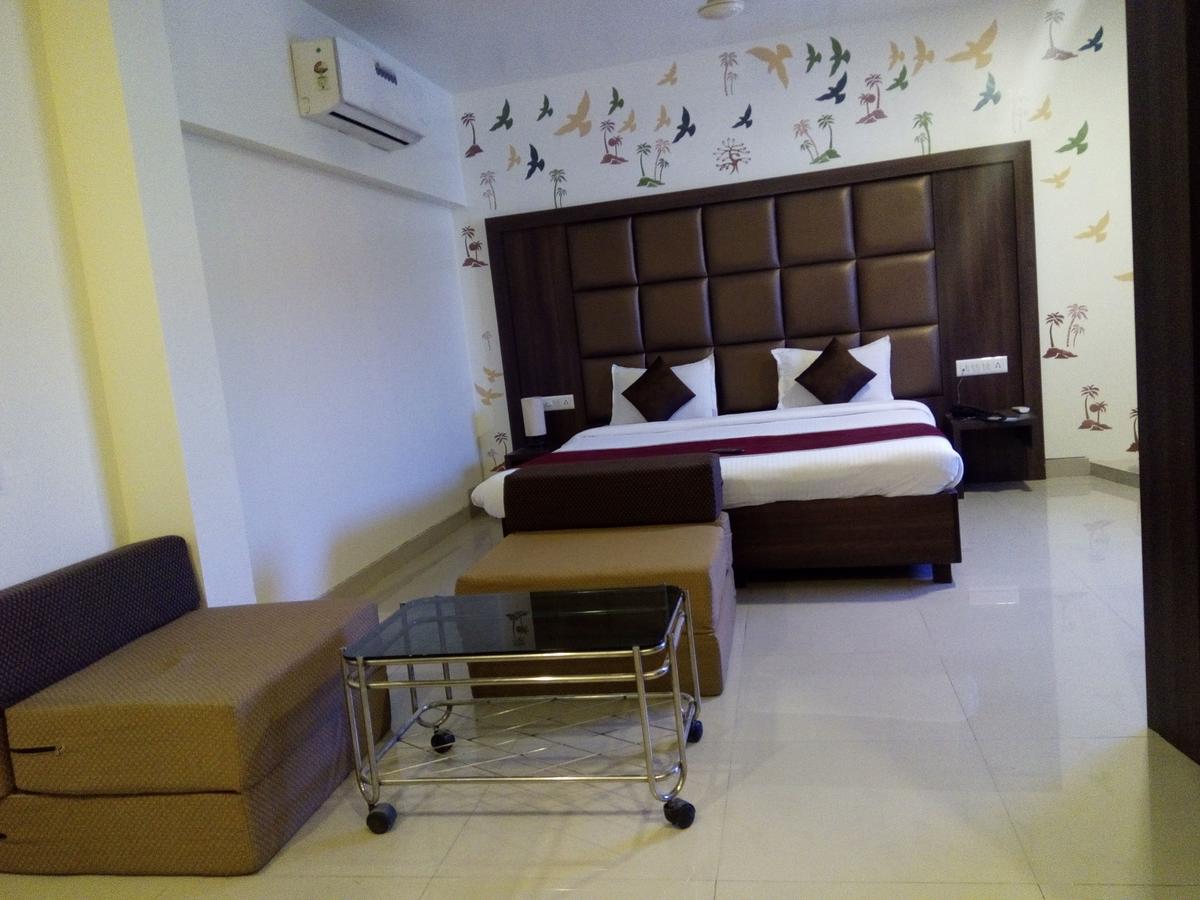 Hotel Veer Residency Панвел Екстериор снимка
