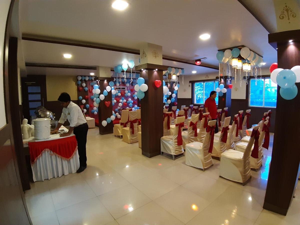 Hotel Veer Residency Панвел Екстериор снимка